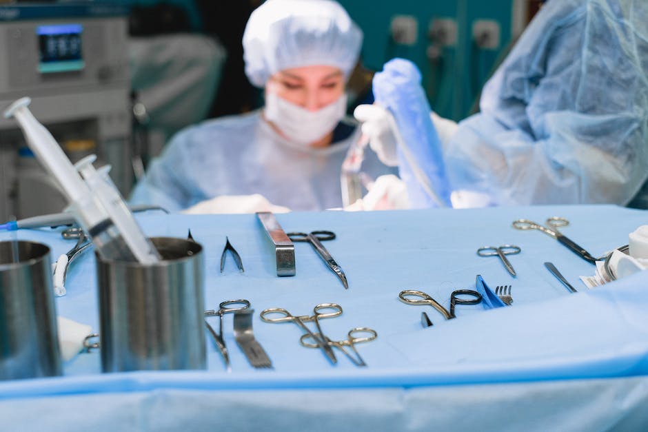 Jak precyzyjne narzędzia chirurgiczne wpływają na bezpieczeństwo pacjenta podczas procedur medycznych?