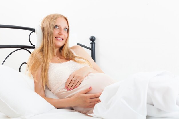 Zrozumieć zmiany hormonalne: poradnik dla przyszłych mam