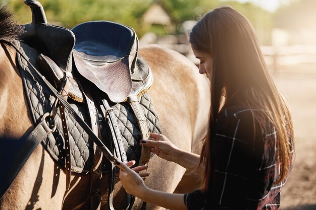 Czy obozy jeździeckie to idealny sposób na spędzenie letniego czasu?